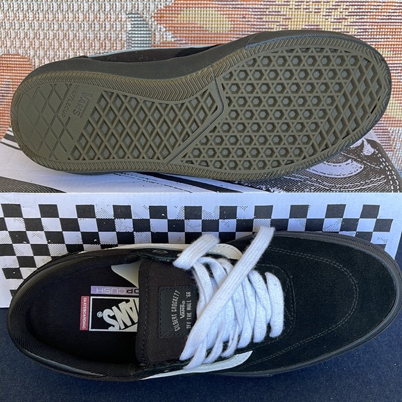 Vans WMNS Gilbert Crockett
Blackout
VN0A5JIF10J
Sneakers - Picture 5 of 16